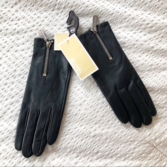 π Michael Kors Leather Tech Gloves - Picture 2 of 8